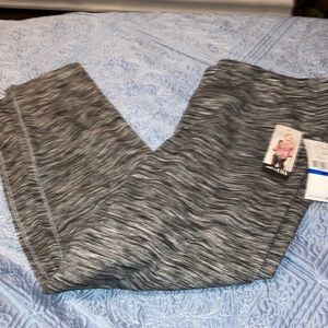 Woman’s Karen Kane capri leggings black and gray size XL